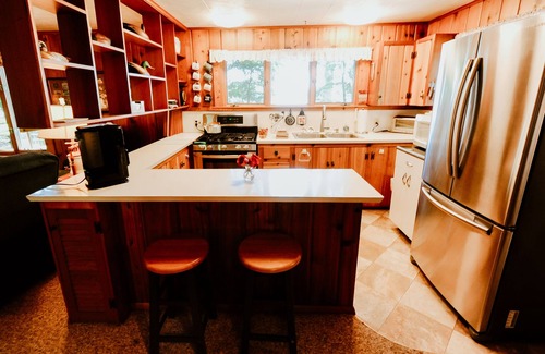 Cedar Cabina | Classic Little Traverse Lago Summer Cottage