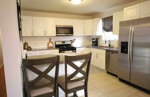 Fairview Casa | Family friendly Spacious 4 bedroom 3 bathroom getaway