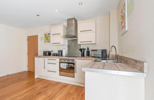 Leicester City Centre Apartamento | Family Friendly Spacious 3-Bed Ground Floor Apartment in Central Location, Free Wi-Fi, Sleeps 7