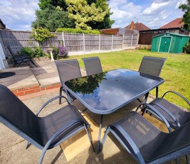 Worcester Casa | Family-Friendly Spacious 3BR, Near Uni & Town
