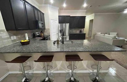 Odessa Casa | Family Friendly Spacious Home