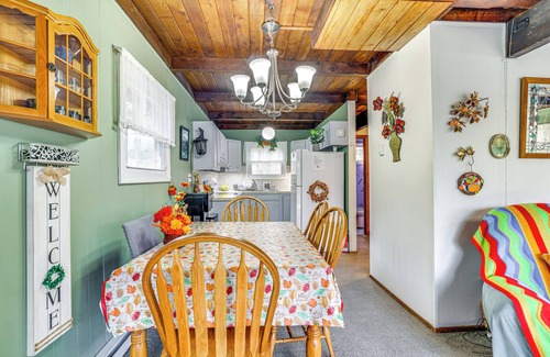 Hamlin Casa | Family Friendly: Streamside Retreat in The Hideout