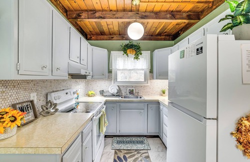 Hamlin Casa | Family Friendly: Streamside Retreat in The Hideout