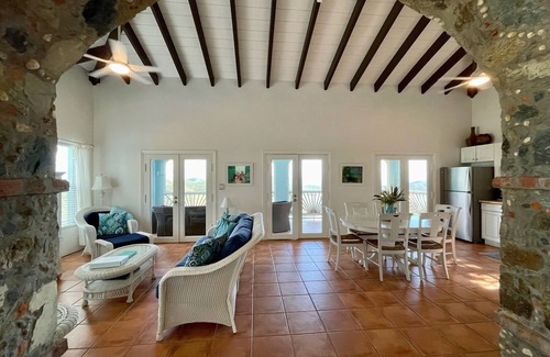 Estate Carolina Villa | Waterlemon Villa ~ ¡Se trata de la vista! Vista de 50 millas del canal Drakes
