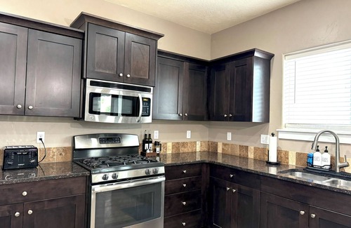 Meridian Casa | Family-Friendly Stylish 5BR w/ Theater & Hot Tub in Meridian Idaho