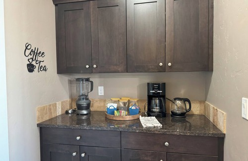 Meridian Casa | Family-Friendly Stylish 5BR w/ Theater & Hot Tub in Meridian Idaho