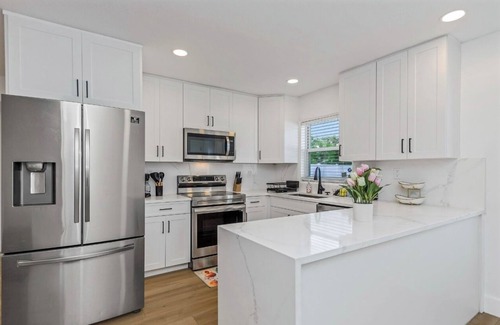 Carver City - Lincoln Gardens Casa | Family-Friendly Tampa Retreat w/Back & Playset
