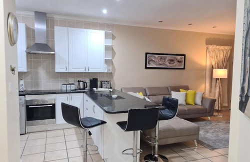Greater Johannesburg Metropolitan Area Casa | Family friendly three bedroom Townhouse, in the heart of Midrand.