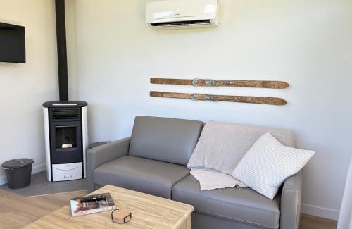 Waterford Apartamento | Family-Friendly Tiny Cabin with Hot Tub and Epic Views near Poley Mountain, NB