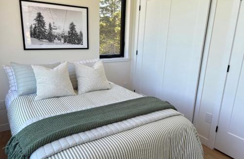 Waterford Apartamento | Family-Friendly Tiny Cabin with Hot Tub and Epic Views near Poley Mountain, NB