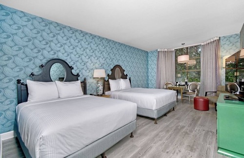 Downtown San Francisco Hotel | Family-Friendly Unit with Pool Access & Free Breakfast Near SoMa, San Francisco