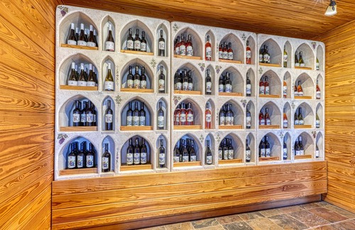 Fredericksburg Cabina | ¡Cabaña ideal para familias en una bodega en funcionamiento con bañera de hidromasaje compartida, barbacoa y hoguera!