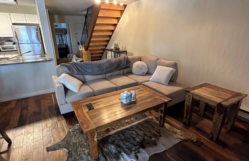 Incline Village Condominio | Family Friendly - Sleeps 6 - King Bed - Centrally located, 10 mins to Beach/Ski