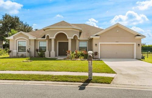 Lake Wales Casa | Family-Friendly 3BR Getaway Hot Tub Game Room Fun