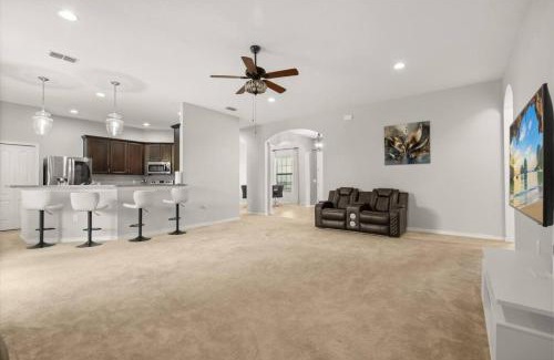 Lake Wales Casa | Family-Friendly 3BR Getaway Hot Tub Game Room Fun