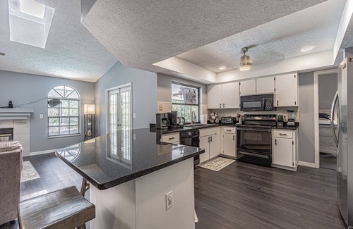 Elfers Casa | Relaxing family house w/pool - 3 beds 2 bath