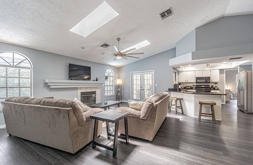Elfers Casa | Relaxing family house w/pool - 3 beds 2 bath