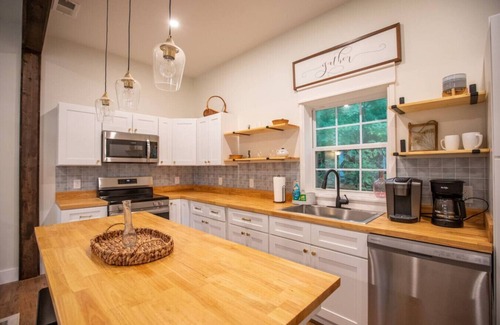 West Jefferson Apartamento | Family-Friendly Barn Retreat in West Jefferson, NC