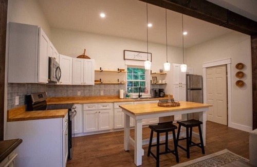 West Jefferson Apartamento | Family-Friendly Barn Retreat in West Jefferson, NC