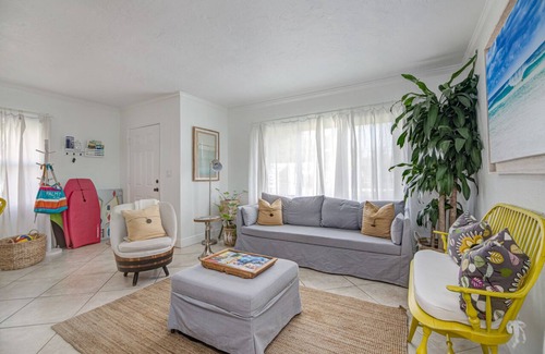 Poiciana Park II Casa | Family friendly home close to shops and beaches. 2 miles from PBI