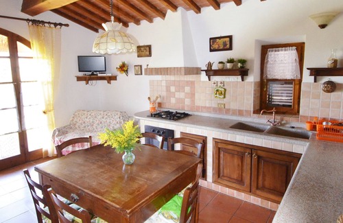 Montescudaio Casa | Idónea para niños, confortable casa de vacaciones con piscina cerca del mar