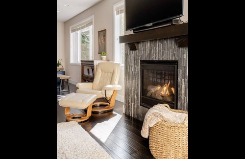 Kenmore Casa | Family Friendly w/ Outdoor Fireplace & Central AC