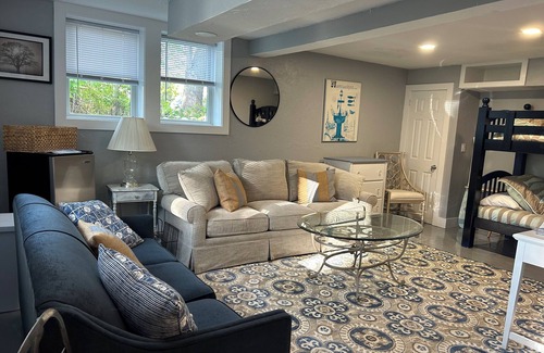 Sandwich Casa | Family friendly , walking distance local restaurants, ice cream, biking beach