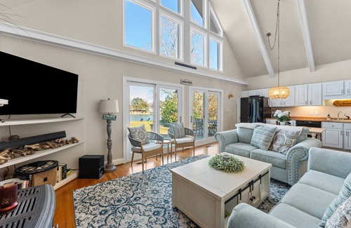 Topping Casa | Family Friendly Waterfront Home - Private Dock, Kayaks, Fire Pit, Grill, Deck