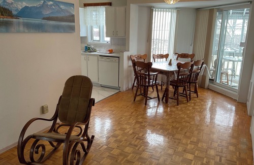 Fabreville Casa | Family-Friendlyin QuietLaval Neighborhood