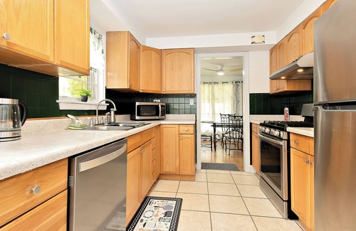 Waukegan Casa | Family&Friends Relax Here 3BR/2BA Near Naval Base