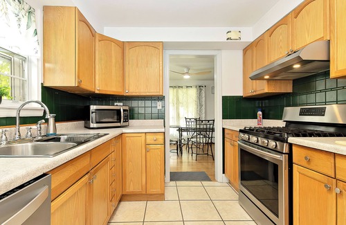 Waukegan Casa | Family&Friends Relax Here 3BR/2BA Near Naval Base