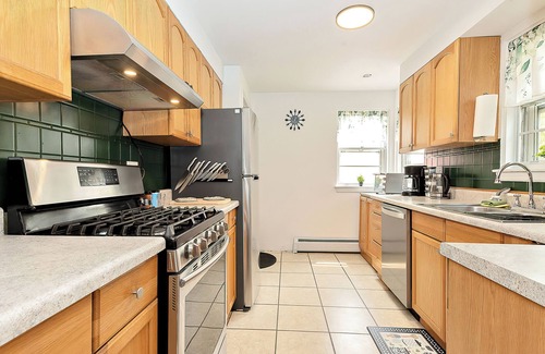 Waukegan Casa | Family&Friends Relax Here 3BR/2BA Near Naval Base