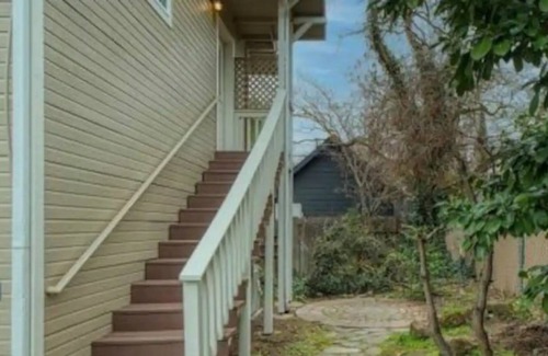 Medford Cabaña | Family Fun 5 -bedrooms with pool