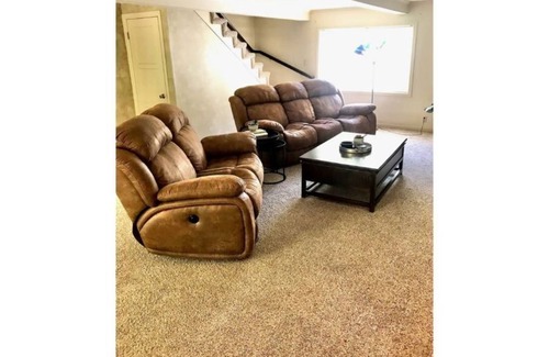 Medford Cabaña | Family Fun 5 -bedrooms with pool