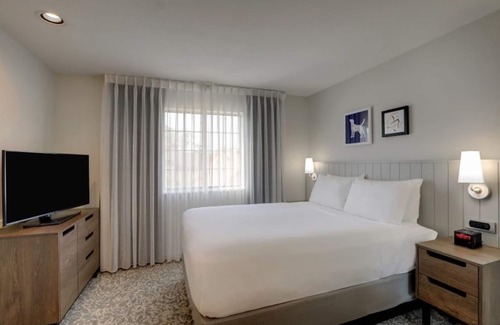 Sunnyvale Hotel | Family Fun at California's Great America Theme Park! 2BR Suite w/ FREE Breakfast