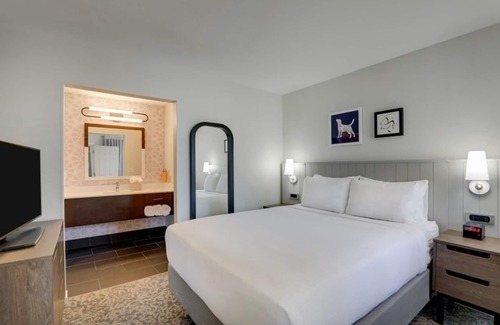Sunnyvale Hotel | Family Fun at California's Great America Theme Park! 2BR Suite w/ FREE Breakfast