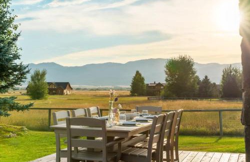Victor Casa | Family Fun Fireplace & Huge Deck