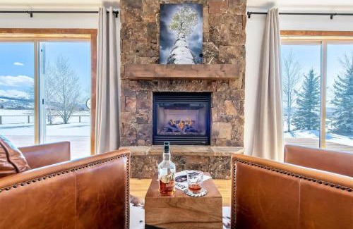 Victor Casa | Family Fun Fireplace & Huge Deck