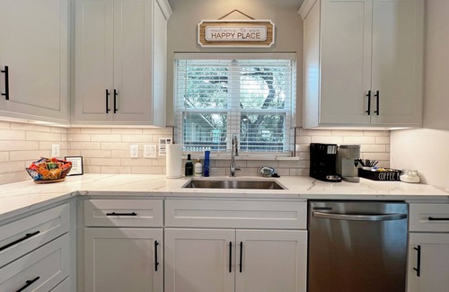 Canyon Lake Cabaña | Family Fun, Fresh and New Home Near Canyon Lake!