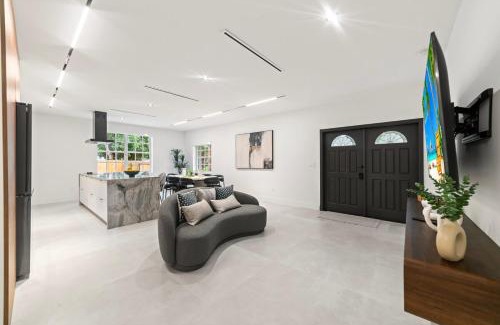 Miami Springs Casa | Family Fun Haven Pool, Mini Golf and More L78