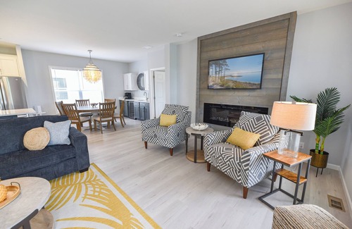 Long Neck Casa | Family fun home, beach, pools, pet friendly!