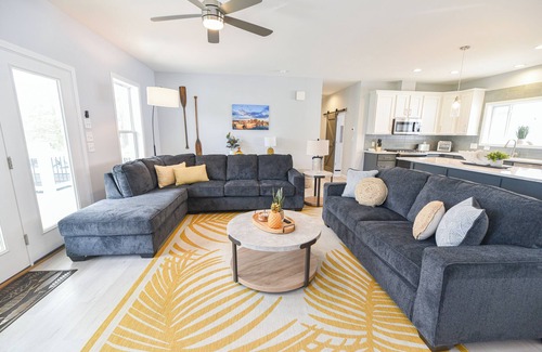 Long Neck Casa | Family fun home, beach, pools, pet friendly!
