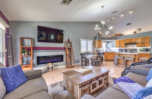 River Mountain Apartamento | Family Fun 4 Everyone! Pool Table, Hot Tub, Arcade