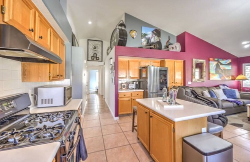 River Mountain Apartamento | Family Fun 4 Everyone! Pool Table, Hot Tub, Arcade