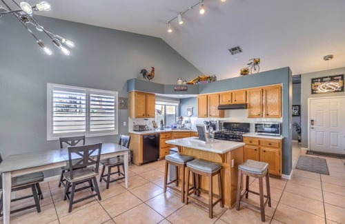 River Mountain Apartamento | Family Fun 4 Everyone! Pool Table, Hot Tub, Arcade