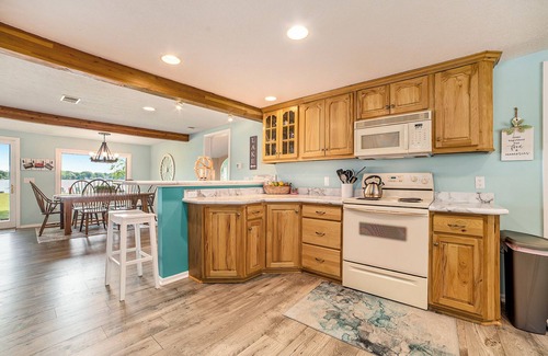 Gaylord Casa | Family Fun on Otsego Lake - HUGE yard, kayaks, paddleboards, zip line and more!