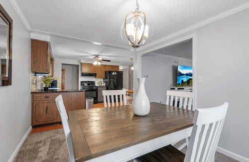 Cheektowaga Apartamento | *Family Fun*Pool*Central*Airport
