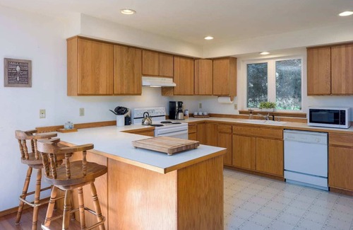 Doe Bay Casa | Family Fun, Private, Close to Trails, Lakes, Beaches, Resorts
