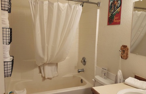 Williams Cabina | Family Fun Railcar Suite & Sleeps 4!