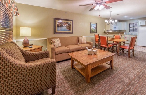 Sheridan Apartamento | FAMILY FUN. RELAXING ENVIRONMENT - 2BR + 2BA + KITCHEN